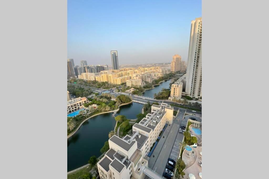 Cozy 2 Bedroom Golf Tower Greens, Stunning Golf Views Apartment Dubai